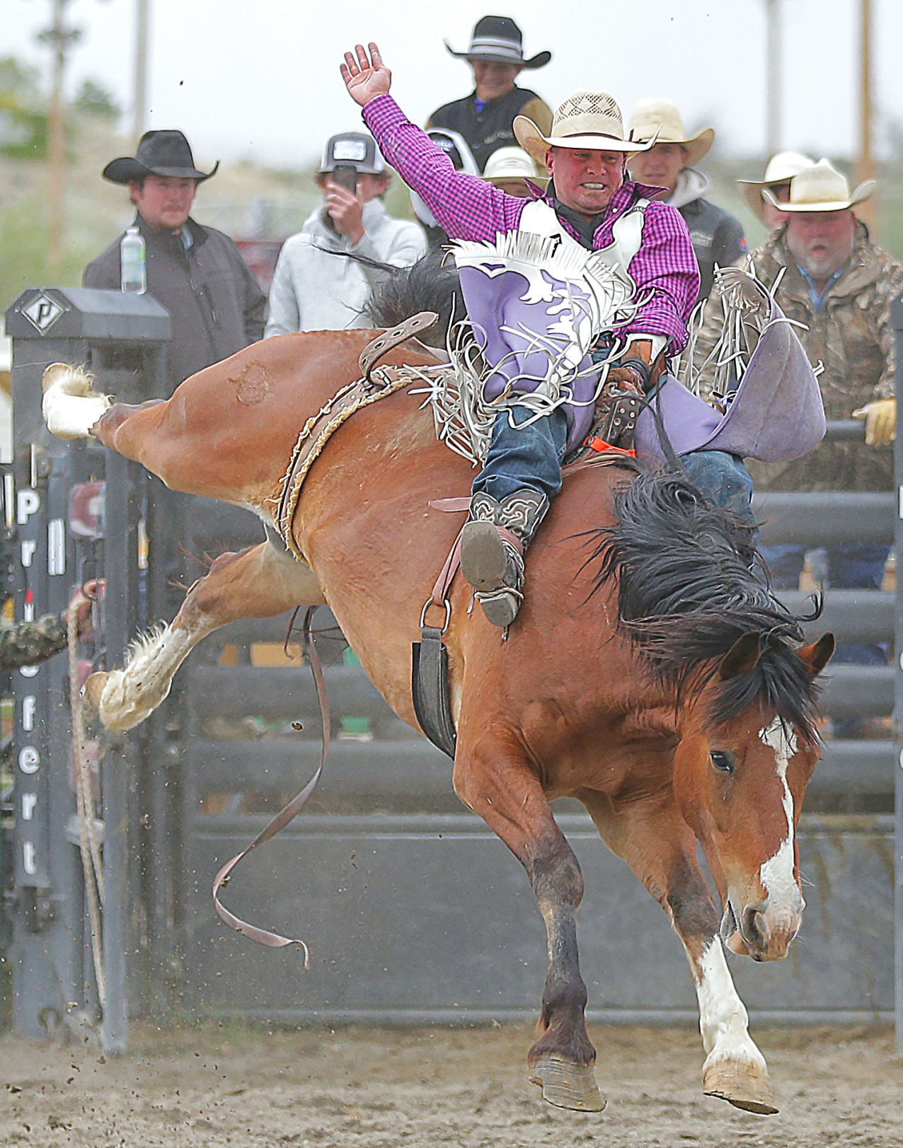 061020-elk-spt-jake-eary-memorial-rodeo-ryan-jessup.jpg